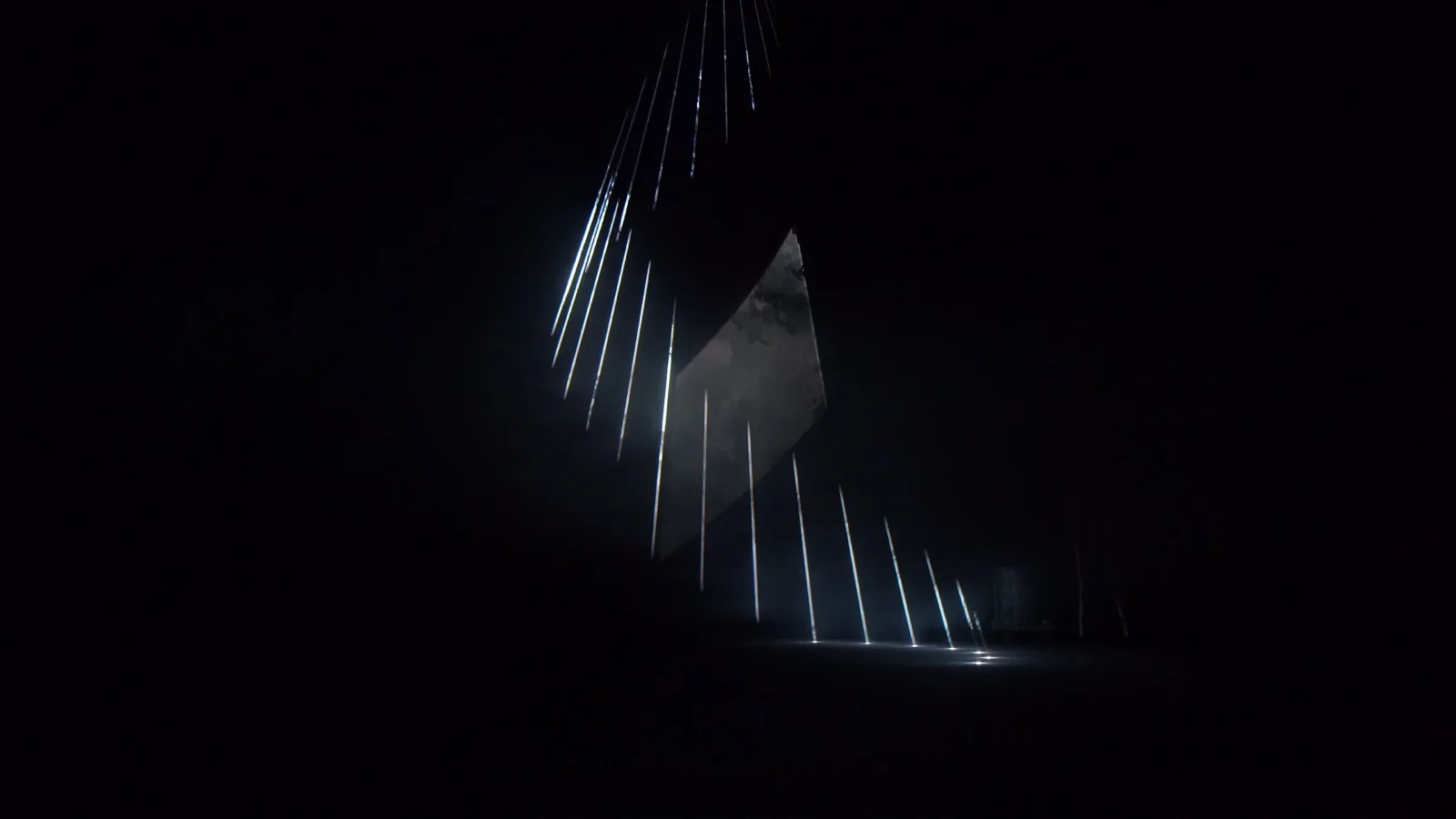 Helix, experimento de 2020 sobre o que o olho vê e a câmera registra quando o laser encontra névoa. Imagem: knovcompile